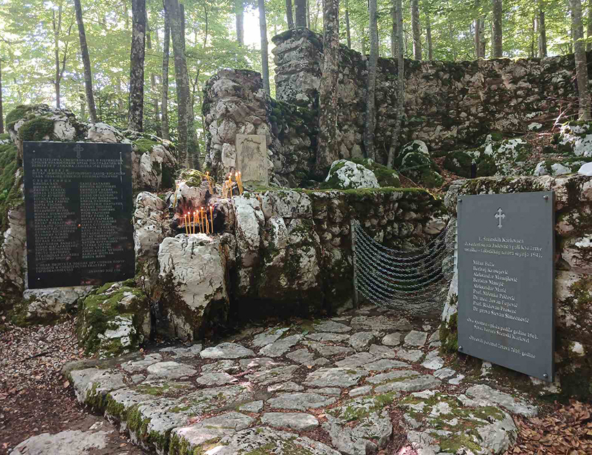 БАЊАЛУКА, 20. ЈУНА /СРНА/ - На Велебиту код Шаранове јаме данас ће бити служен парастос јадовничким жртвама поводом Дана сјећања на Јадовно 1941. године, када је у том комплексу логора за вријеме Независне Државе Хрватске /НДХ/ на најсвирепији начин убијено више од 40.000 углавном Срба и Јевреја.