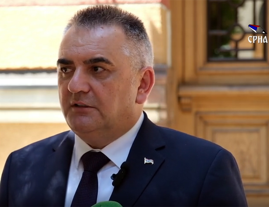 БАЊАЛУКА, 20. ЈУНА /СРНА/ - Предсједник Владе Републике Српске Саво Минић сутра ће у Добоју присуствовати потписивању уговора о запошљавању дјеце погинулих бораца, а потом на Дугој Њиви код Модриче на обиљежавању 34 године од пробоја коридора.