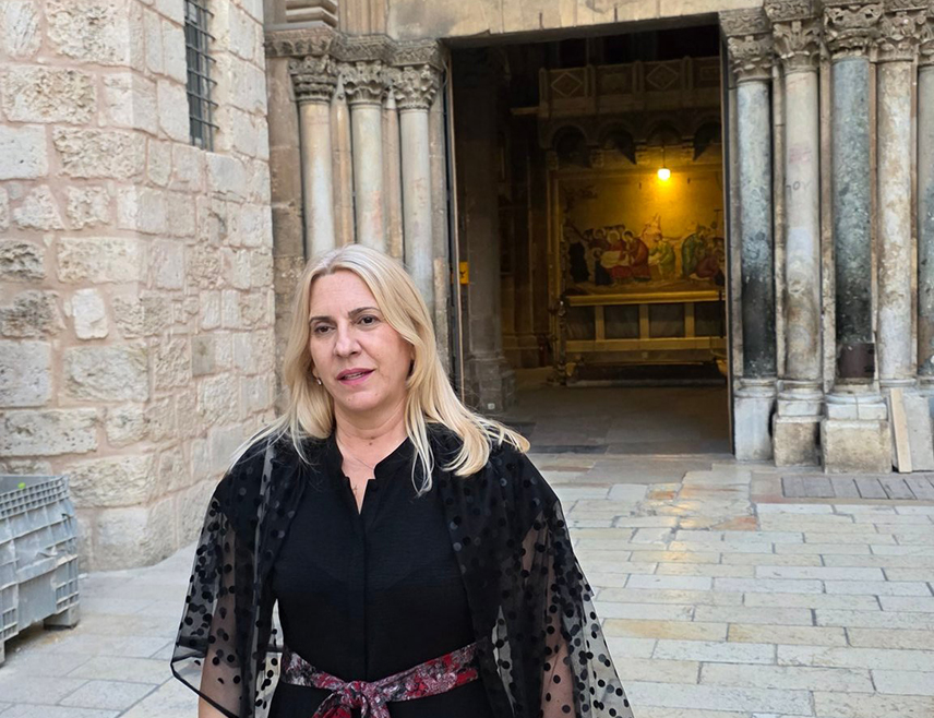 JERUSALEM, JUNE 20 /SRNA/ – The Serb BiH Presidency member Željka Cvijanović began her visit to Israel by visiting the Church of the Holy Sepulchre in Jerusalem, where she prayed that the Lord grant the Serb people health, peace, prosperity, wisdom, harmony, and unity.