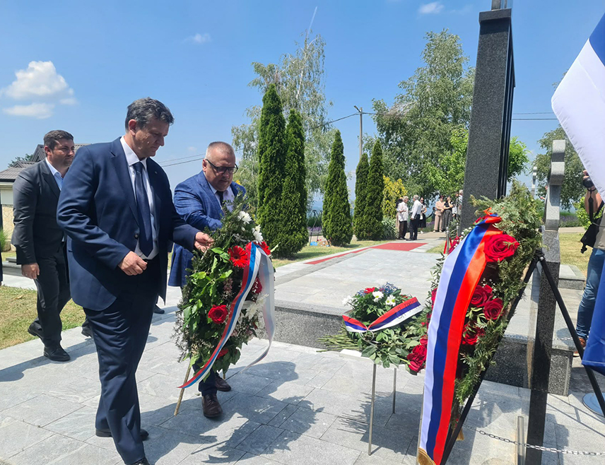 БАЊАЛУКА, 21. ЈУНА /СРНА/ - Предсједник СДС-а Бранко Блануша рекао је да жртве операције "Пробоја коридора" обавезују на чување истине, слободе и Републике Српске.