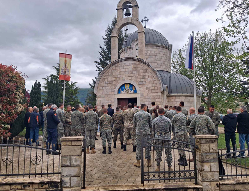 САРАЈЕВО, 25. ЈУНА /СРНА/ - У касарни "Билећки борци" у Билећи данас ће бити обиљежен Видовдан - крсна слава Трећег пјешадијског /Република Српска/ пука Оружаних снага БиХ и Војске Републике Српске.