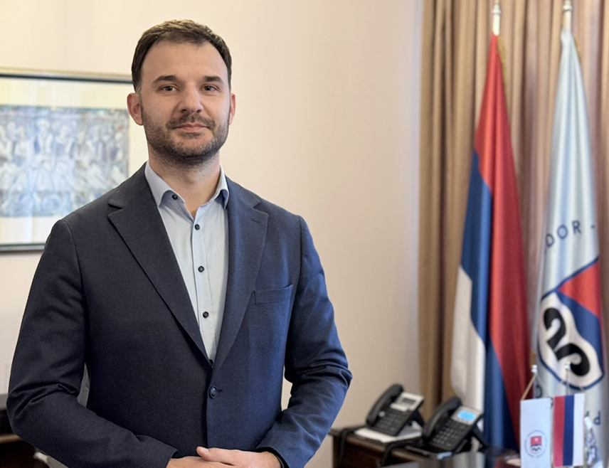 ПРИЈЕДОР, 24. ЈУНА /СРНА/ - Градоначелник Приједора Слободан Јавор рекао је да је занимљиво како се Бакир Изетбеговић ових дана јавно хвали документом потписаним у Сарајеву, а још је занимљивије ко је на тај документ ставио свој потпис, истичући да Бранко Блануша и Драшко Станивуковић данас више не морају ни да објашњавају с ким су и за шта су.
