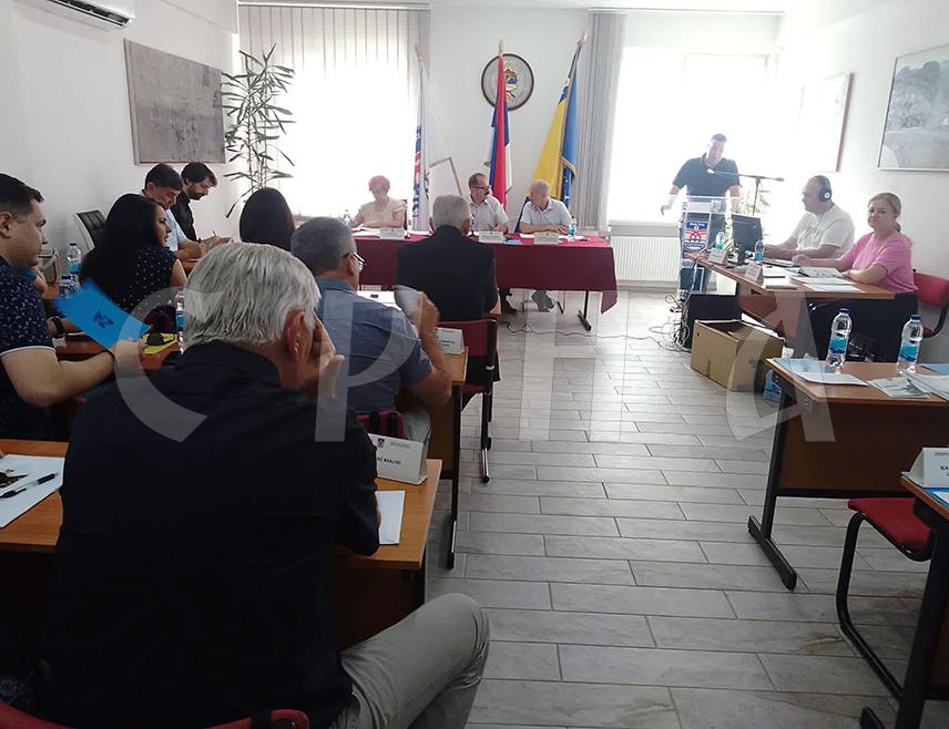НОВИ ГРАД, 25. ЈУНА /СРНА/ - Скупштина општине Нови Град данас је усвојила одлуку којом је овластила начелника општине да закључи уговор са Министарством рада и борачко-инвалидске заштите о куповини четири стамбене јединице за борачке категорије.