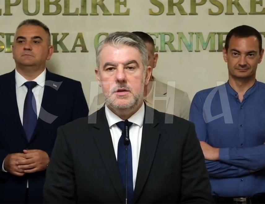 БАЊАЛУКА, 25. ЈУНА /СРНА/ - Министар здравља и социјалне заштите Републике Српске Ален Шеранић изјавио је да је за његов ресор значајно што ће посебан колективни уговор омогућити повећање плата од пет до 30 одсто социјалним радницима који раде директно са корисницима.