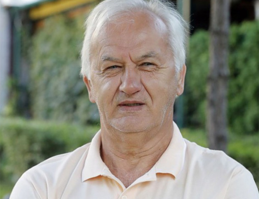Људи више не гледају фудбал и зато губе интересовање. Овај спорт се претворио у трку за новце, праћење утакмица на стадиоцу постаје луксуз, за многе недостижан, посебно на Свјетском првенству...