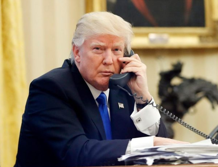 ВАШИНГТОН, 26. ЈУНА /СРНА/ - Предсједник САД Доналд Трамп упозорио је да ће свака земља која уведе порез на дигиталне услуге америчким компанијама бити подвргнута царини од 100 одсто на робу коју шаље у САД.