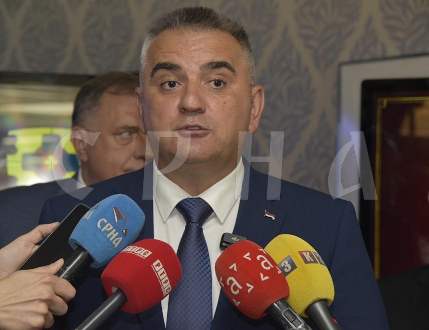 ДОБОЈ, 27. ЈУНА /СРНА/ - Предсједник Владе Републике Српске Саво Минић изјавио је да у овом моменту не постоји сила која може да угрози Српску.