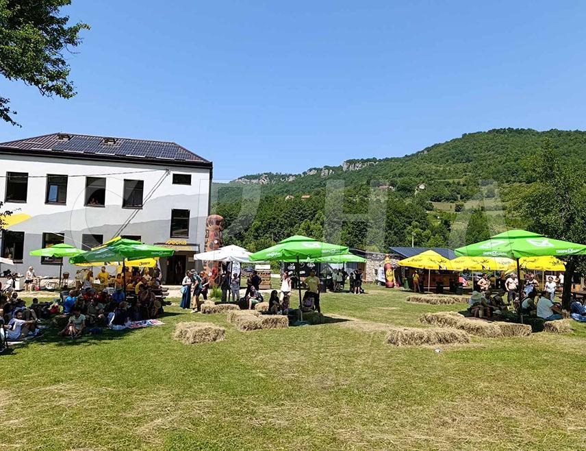 MRKONJIĆ GRAD, JUNE 27 /SRNA/ – The Seventh Open-Air Festival opened today in Pecka near Mrkonjić Grad, featuring numerous events, including music performances, educational workshops for children and adults, sports activities and a craft market.
