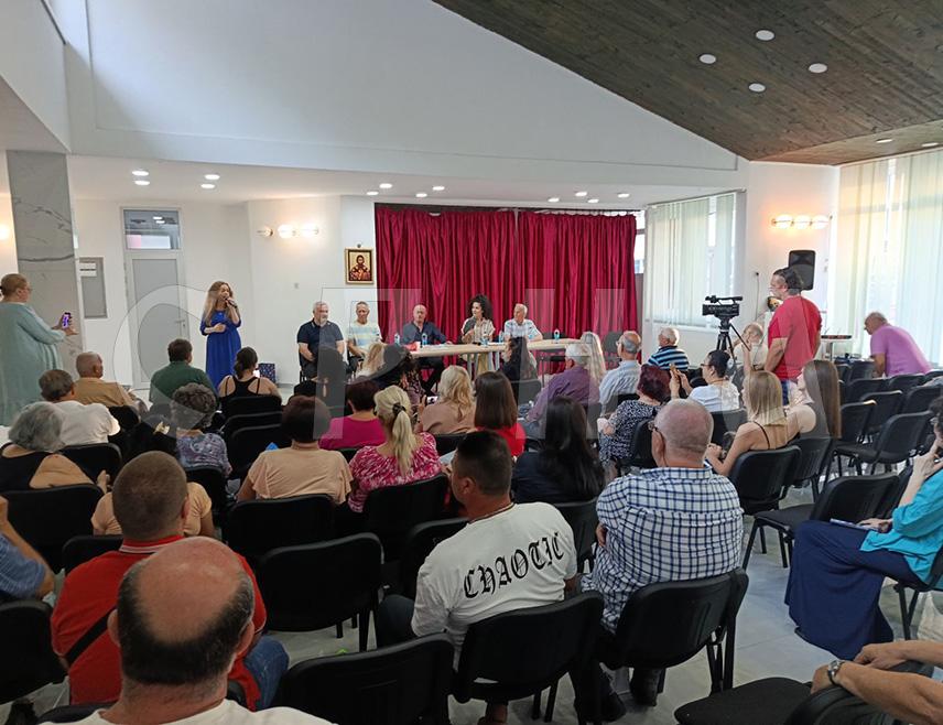 ЗВОРНИК, 27 ЈУНА /СРНА/ - Завичајно вече у Зворнику окупило је 28 писаца из Републике Српске, Србије и Канаде.