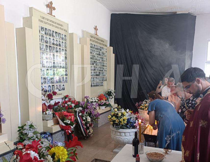 БАЊАЛУКА, 28. ЈУНА /СРНА/ - У бањалучким мјесним заједницама Верићи, Драгочај, Крмине и Обилићево данас су, поводом Видовдана, служени парастоси за 528 бораца Војске Републике Српске погинулих у Одбрамбено-отаџбинском рату.