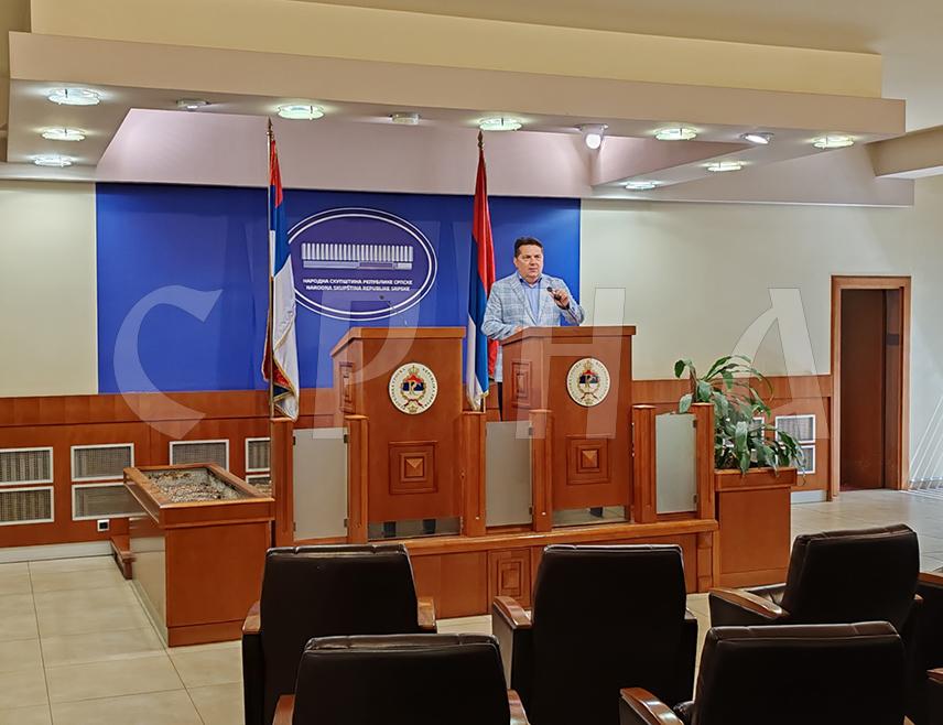 БАЊАЛУКА, 30. ЈУНА / СРНА / - Колегијум Народне скупштине Републике Српске заказао је редовну сједницу за 7. јули, а на предложеном дневном реду је сет закона о повећању плата за пет одсто.