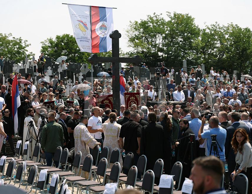 БРАТУНАЦ, 4. ЈУЛА /СРНА/ - Централна комеморација поводом страдања 3.267 Срба средњег Подриња и Бирча од 1992. до 1995. године биће одржана данас у Братунцу у присуству највиших званичника Републике Српске и Његове светости патријарха српског Порфирија.