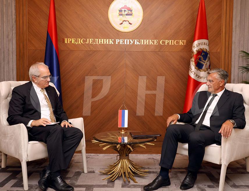BANJA LUKA, JULY 2 /SRNA/ – Republika Srpska President Siniša Karan has said today during a meeting with the Head of the OSCE Mission to BiH Rick Holtzapple that Srpska institutions remain consistently committed to protecting the Dayton Peace Agreement and its constitutional position.