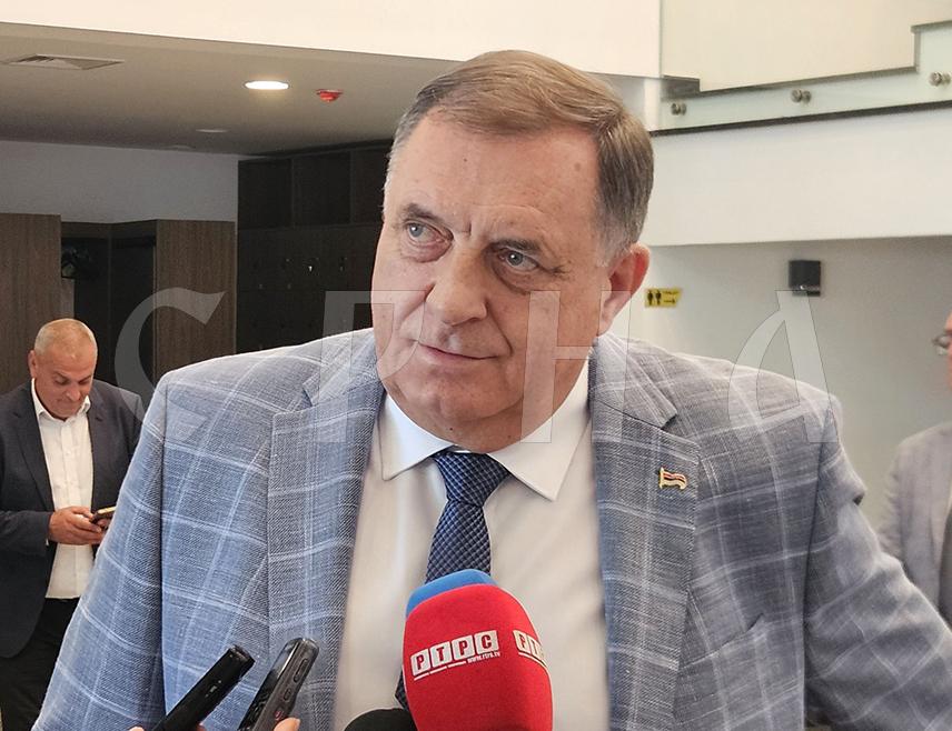 БАЊАЛУКА, 3. ЈУЛА /СРНА/ - Предсједник СНСД-а Милорад Додик изјавио је да је Република Српска показала да је способна да одоли притисцима, те да има институционалну снагу коју ће показати и у уторак, 7. јула, на посебној сједници Народне скупштине о вету српског члана Предсједништва БиХ Жељке Цвијановић.