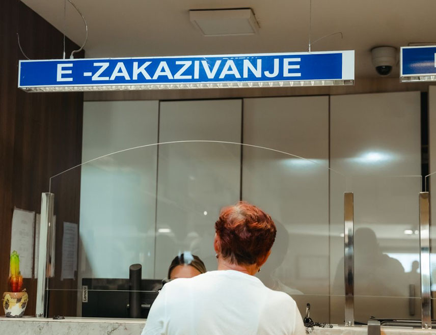 БАЊАЛУКА, 4. ЈУЛА /СРНА/ - Електронско заказивање термина за предају захтјева и преузимање личних докумената од понедјељка, 6. јула, биће омогућено грађанима у још 15 локалних заједница, саопштено је из Министарства унутрашњих послова /МУП/ Републике Српске.