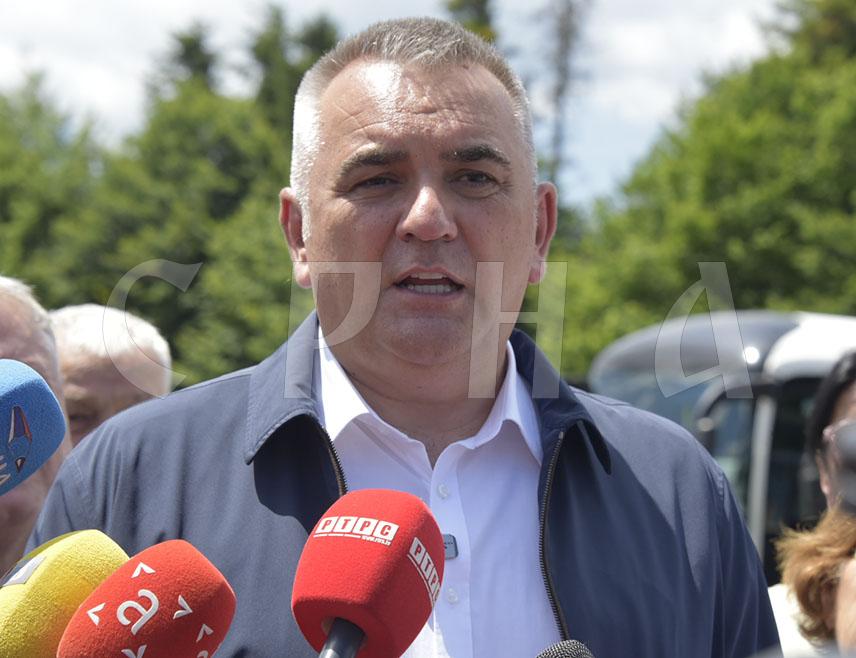 TESLIĆ, JULY 5 /SRNA/ – Republika Srpska Prime Minister Savo Minić said it was important that an adviser to the U.S. president attended the memorial service for Serb victims in Bratunac, assessing it as a kind of equal treatment of victims.