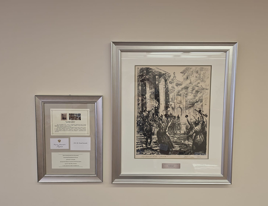 BANJA LUKA, JULY 6 /SRNA/ - The premises of the National Assembly of Republika Srpska now feature the lithograph "Victory" from 1971, which Russian President Vladimir Putin presented to the Speaker of the National Assembly Nenad Stevandić on May 9 in Moscow, during the commemoration of the shared victory over fascism.
