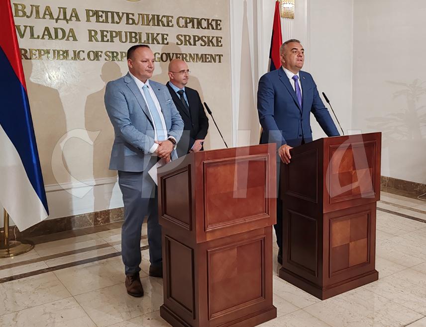 БАЊАЛУКА, 6. ЈУЛА /СРНА/ - Предсједник Владе Републике Српске Саво Минић истакао је да је став Републике Српске јасан да никакво наметање одлука и утицај појединаца на законодавство и судове нису добри за функционисање БиХ.