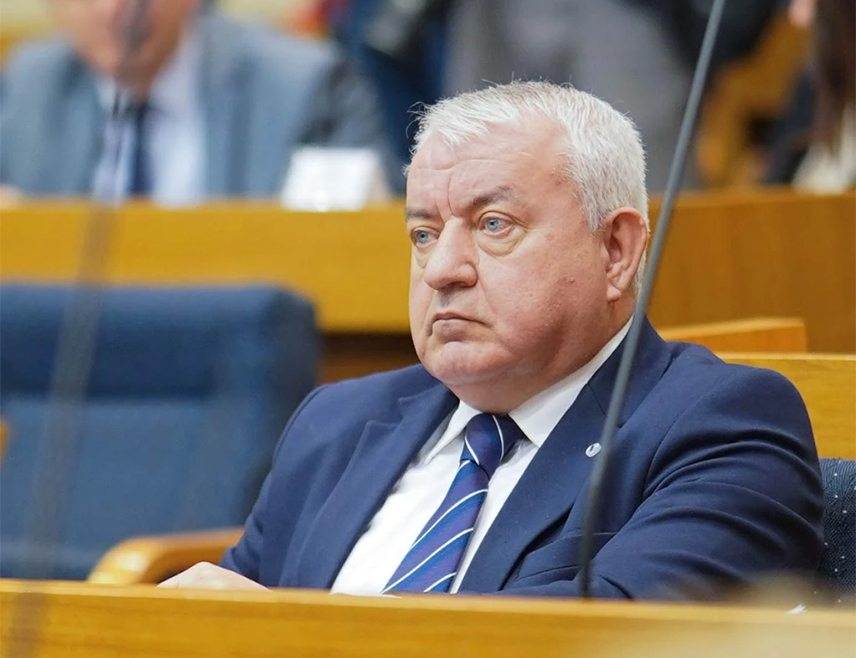 BANJA LUKA, JULY 7 /SRNA/ - PDP MP Milanko Mihajilica said in the National Assembly of Republika Srpska that this political group would support the veto by the Serb member of the BiH Presidency Željka Cvijanović against the decision by the chairman of that joint institution Denis Bećirović on the appointment of members of the Commission to Preserve National Monuments of BiH, because the national interests of Republika Srpska need to be protected in this matter.