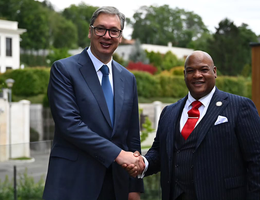 BELGRADE, JULY 7 /SRNA/ - President of Serbia Aleksandar Vučić thanked the spiritual advisor to the US President, Pastor Mark Burns, for paying tribute to the innocent Serbian victims during his visit to Bratunac and for sending a message of peace, respect for all victims, and the need to preserve the truth and memory for the sake of future generations.