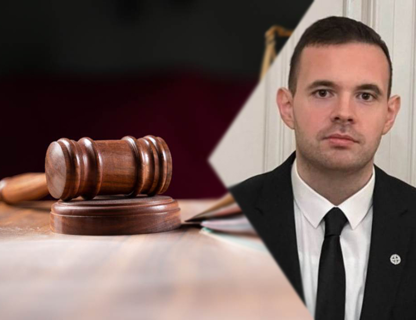ИСТОЧНО САРАЈЕВО, 7. ЈУЛА /СРНА/ - Уставни суд БиХ нема никакве везе са одлуком о именовању чланова Комисије за очување националних споменика јер је то питање дефиниције спољне политике, рекао је Срни правник Дамир Сакић.