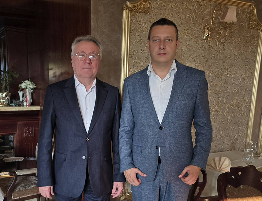 ИСТОЧНО САРАЈЕВО, 7. ЈУЛА /СРНА/ - Замјеник министра одбране у Савјету министара Александар Гогановић састао се данас у Источном Сарајеву са амбасадором Руске Федерације у БиХ Игором Калабуховом и захвалио Руској Федерацији на досљедном залагању за поштовање Дејтонског споразума.