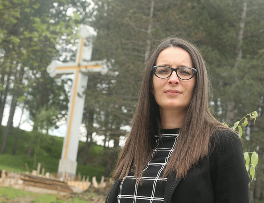 ДРВАР, 10. ЈУЛА /СРНА/ - Дрвар и његово већински српско повратничко становништво опстају, захваљујући континуираној подршци Владе Републике Српске, а нових милион КМ од Владе Српске биће утрошен за помоћ житељима ове општине и за развојне пројекте, међу којима је и реконструкција ветеринарске станице, изјавила је Срни начелник ове општине Душица Рунић.