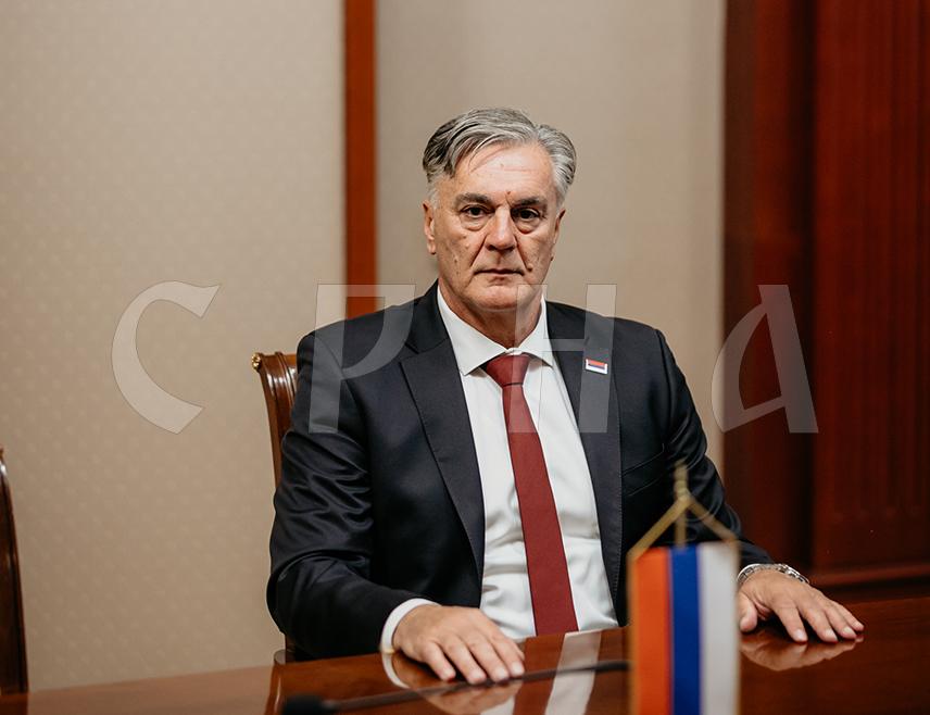БАЊАЛУКА, 10. ЈУЛА /СРНА/ - Предсједник Републике Српске Синиша Каран изјавио је да је Козара симбол борбе против фашизма и отпора који је плаћен највећом цијеном - животима невиних људи.