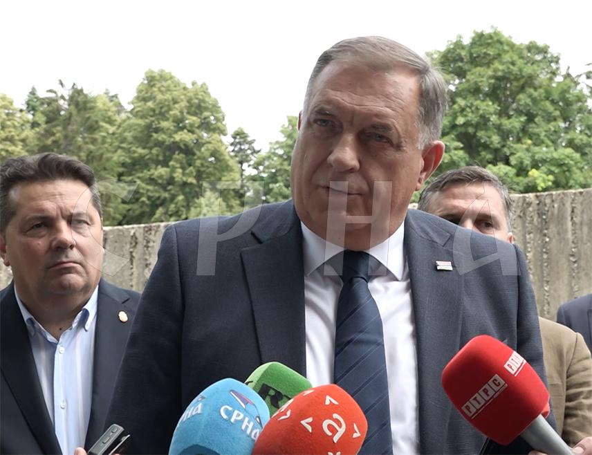 ПРИЈЕДОР, 11. ЈУЛА /СРНА/ - Предсједник СНСД-а Милорад Додик истакао је да је међународна кампања у Њујорку под називом "Упознајте српско страдање" дио укупног напора Срба да презентују чињенице, а не своје истине.