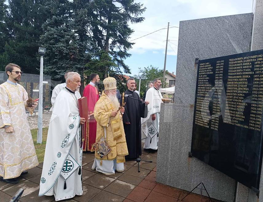 ТРНОВО, 12. ЈУЛА /СРНА/ – У Трнову је данас обиљежена Дан и крсна слава општине - Петровдан, те Дан ослобођења општине у протеклом рату у операцији "Лукавац 93".
