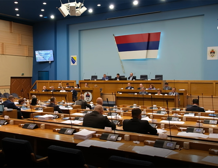 БАЊАЛУКА, 14. ЈУЛА /СРНА/ - Народна скупштина Републике Српске донијела је одлуку о давању сагласности Влади Републике Српске о продаји 30 одсто државног капитала Акционарског друштва за производњу и ремонт "Орао" из Бијељина.