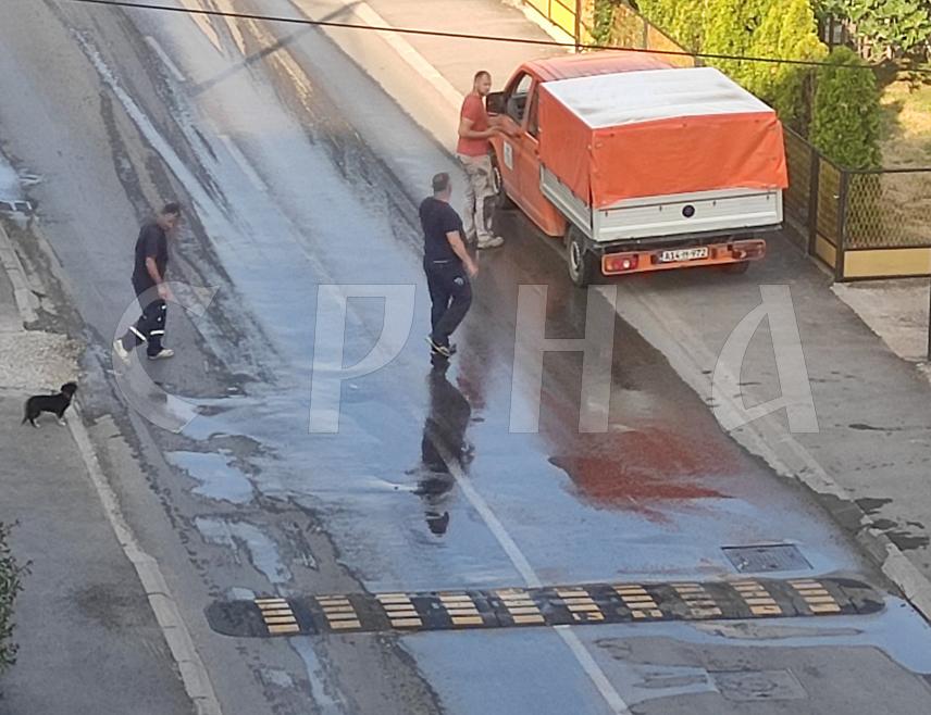 БАЊАЛУКА, 15. ЈУЛА /СРНА/ - Бројни мјештани бањалучког насеља Обилићево упозорили су да је усљед недавног пуцања водоводне цијеви у Улици браће Југовића дошло до обилног цурења воде на коловоз.