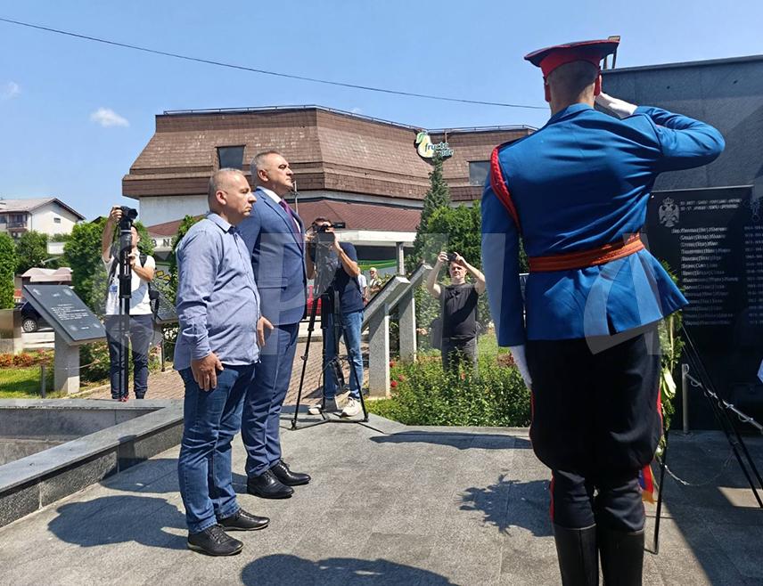 ŠIPOVO, JULY 15 /SRNA/ - No words can ease the sorrow for those who gave their lives for Republika Srpska, Prime Minister of Republika Srpska Savo Minić said after laying a wreath today at the Central Memorial to fallen soldiers of the Army of Republika Srpska in Šipovo.