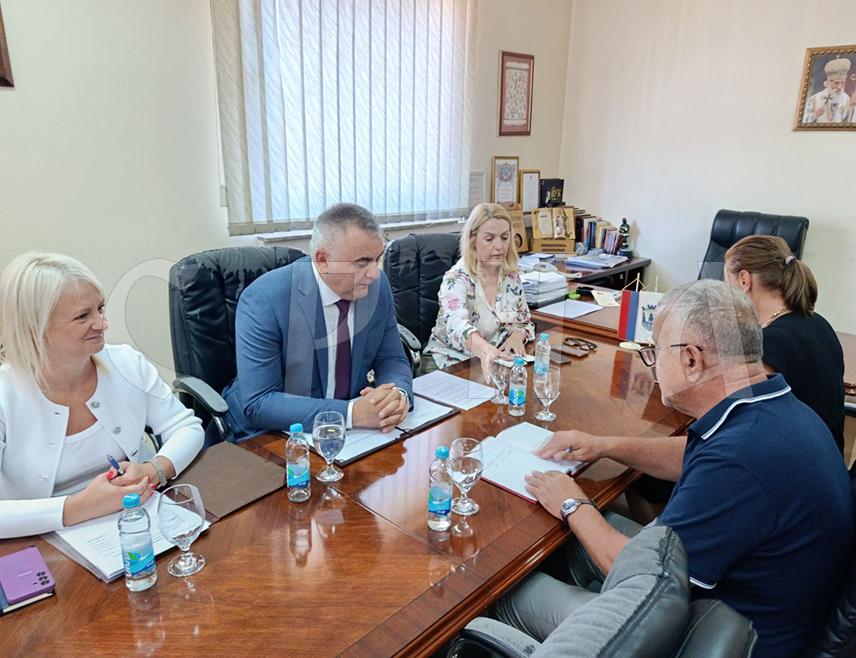 ŠIPOVO, JULY 15 /SRNA/ - The Mayor of Šipovo, Milan Kovač, stated after today's meeting with the Prime Minister of Republika Srpska, Savo Minić, that the future of the municipality lies in the development of the economy, as well as rural and other types of tourism.