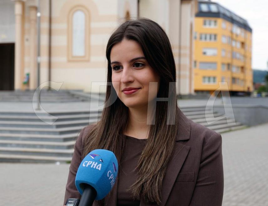 ПАЛЕ, 18. ЈУЛА /СРНА/ – Маја Јелић са Пала која већ четири године студира на Политехничком универзитету Петра Великог у Санкт Петербургу, каже да је одлазак у Русију био једна од њених најбољих животних одлука, јер јој је, осим квалитетног образовања, донио искуства и знање које чува за Републику Српску.