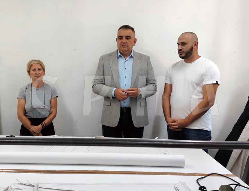 ФОЧА, 17. ЈУЛА /СРНА/ - Предсједник Владе Републике Српске Саво Минић изјавио је данас да 70 одсто производа предузећа "Графо Балкан" у Индустријској зони "Ливаде" у Фочи може да задовољи домаће тржиште, да имају добар квалитет и добру цијену.