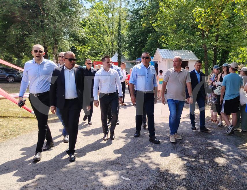 FOČA, JULY 17 /SRNA/ - Republika Srpska Prime Minister Savo Minić attended the OK Fest festival at Tjentište today and said that the festival deserves institutional support, given that it attracts visitors from all continents.