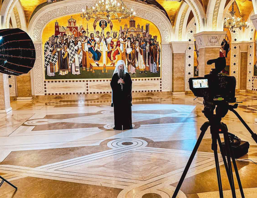 БЕОГРАД, 17. ЈУЛА /СРНА/ - У крипти Храма Светог Саве у Београду, пред монументалном фреском светитеља, данас су снимљени уводни и завршни кадрови са Његовом светошћу патријархом српским Порфиријем за документарни филм и серијал о првом српском просвјетитељу и архиепископу Светом Сави.