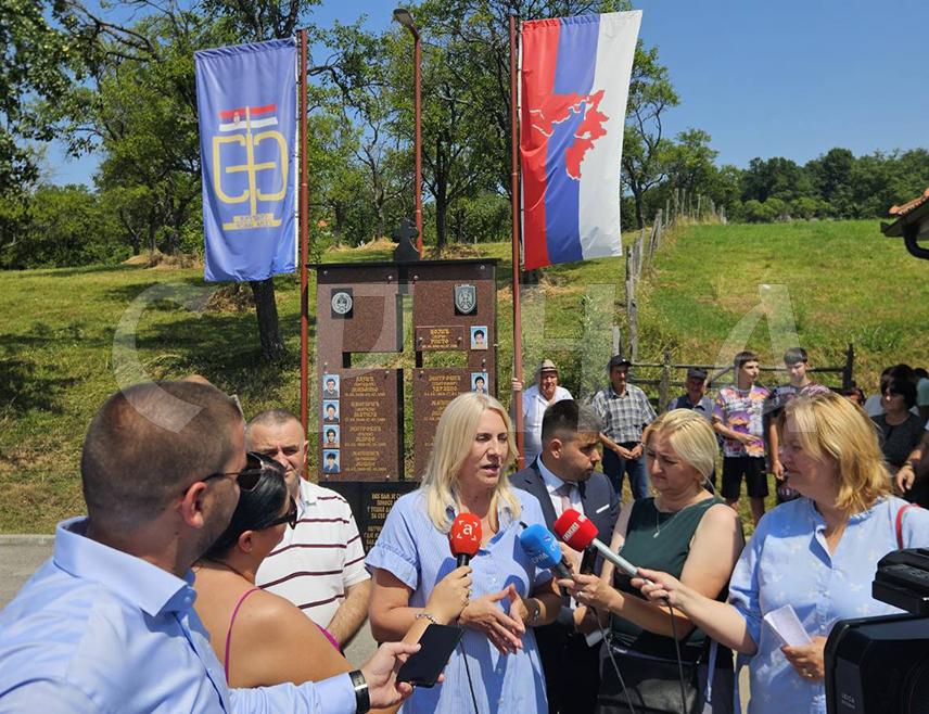ШЕКОВИЋИ, 18. ЈУЛА /СРНА/ - Српски члан Предсједништва БиХ Жељка Цвијановић оцијенила је да се боравак министра иностраних послова у Савјету министара Елмедина Конаковића у Вашингтону може описати једном реченицом - погрешан човјек, на погрешном мјесту, у погрешно вријеме пред погрешном публиком.
