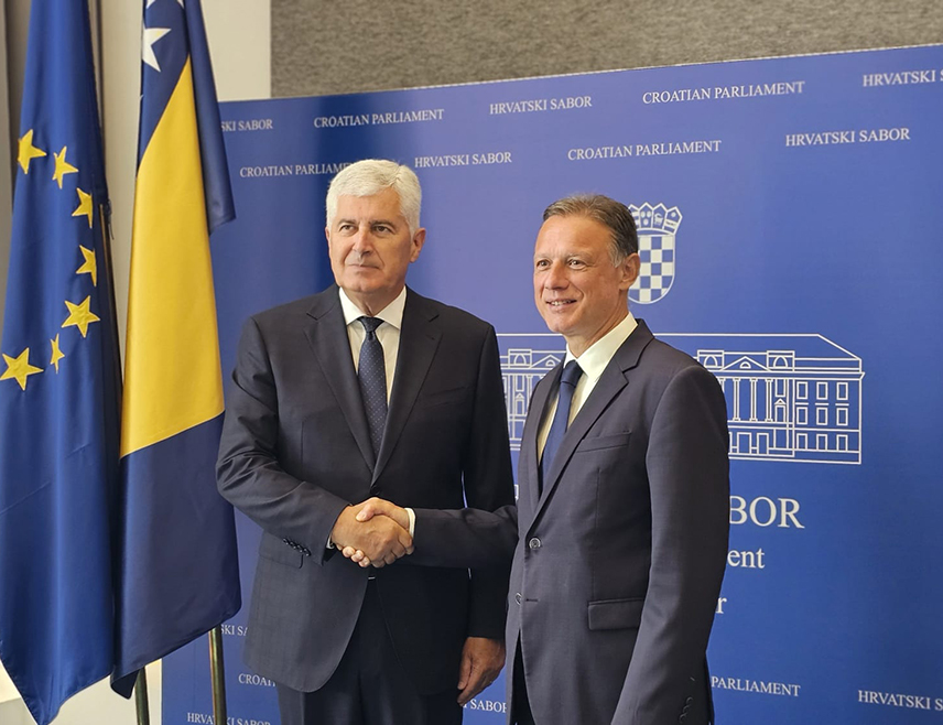 САРАЈЕВО, 21. ЈУЛА /СРНА/ - Предсједавајући Дома народа Парламентарне скупштине БиХ Драган Човић истакао је данас да питање легитимног представљања конститутивних народа остаје једно од кључних питања за стабилност и функционалност БиХ.