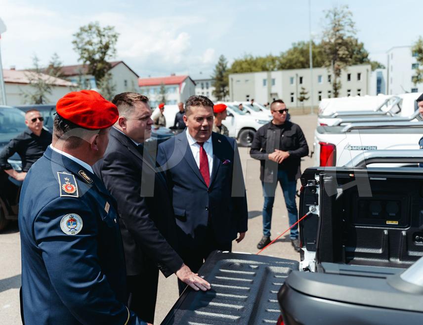 БАЊАЛУКА, 23. ЈУЛА /СРНА/ - Предсједник Народне скупштине Републике Српске Ненад Стевандић истакао је да је Република Српска сваки дан у нечему боља, богатија, опремљенија и организованија, што потврђује и нова класа питомаца Полицијске академије која је данас потписала уговоре.