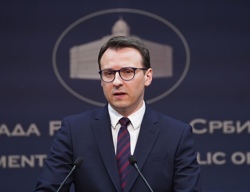 БЕОГРАД, 23. ЈУЛА /СРНА/ - Приштина свакодневно обесправљује Србе, док истовремено ескалаторним потезима жели да их протјера и створи им немогуће услове за живот, рекао је директор Канцеларије Владе Србије за Косово и Метохију Петар Петковић на састанку са шефом Канцеларије УН у Београду Домиником Кроис.