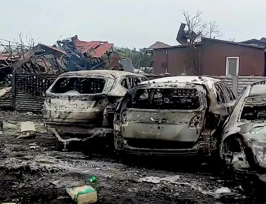 МОСКВА, 25. ЈУЛА /СРНА/ - Украјински напад на туристичке кампове у регији Запорожја је ратни злочин, изјавио амбасадор руског Министарства спољних послова надлежан за праћење злочина кијевског режима Родион Мирошник.