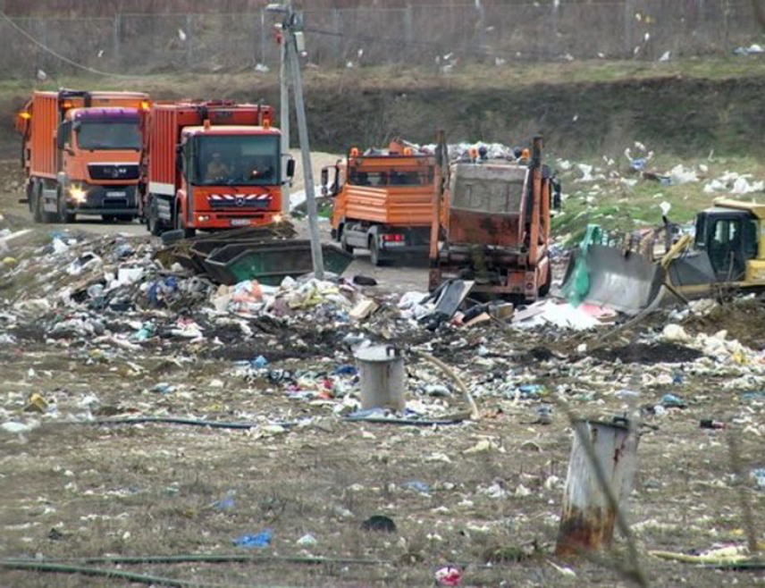 БАЊАЛУКА, 27. ЈУЛА /СРНА/ - Због несносних мириса, страха од загађења и година чекања на рјешење у вези са регионалном депонијом у Рамићима, мјештани бањалучких насеља Рамићи и Драгочај најавили су протест за сриједу, 29. јула.