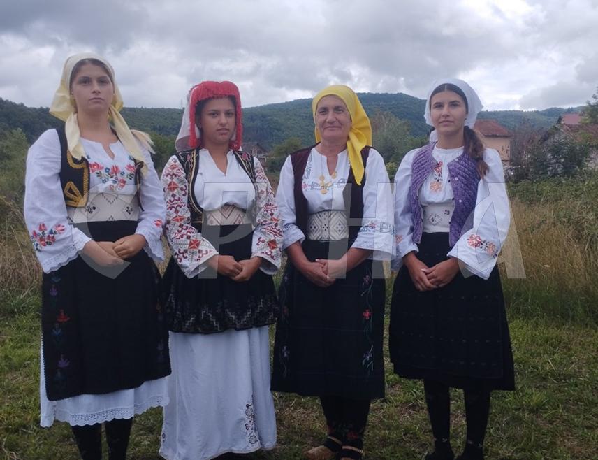 ИСТОЧНО САРАЈЕВО, 27. ЈУЛА /СРНА/ - Продукција "Први кадар" из Источног Сарајева успјешно је привела крају реализацију образовног ТВ серијала под називом "Звуци традиције" с циљем очувања српског културног идентитета кроз изворну пјесму.