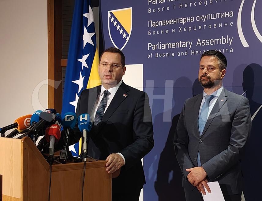 SARAJEVO, JULY 27 /SRNA/ - Serb member of the House of Peoples of the Parliamentary Assembly of BiH, Radovan Kovačević, said that the SNSD wants the largest share of this year's budget for the institutions of BiH to be allocated to increasing the salaries of employees in joint BiH institutions.