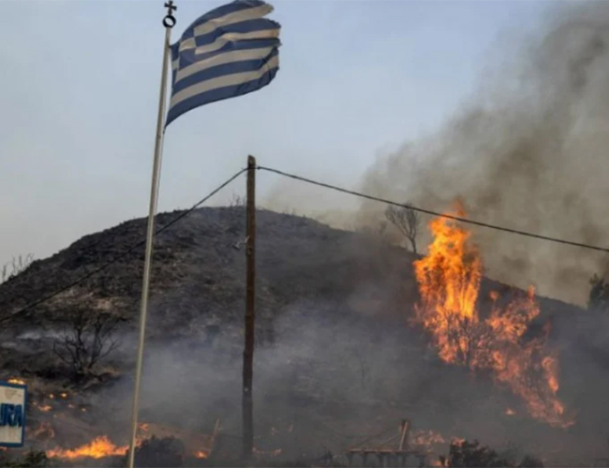 ATHENS, JULY 28 /SRNA/ - Multiple fires have broken out in the Evros region and on the island of Paros in the Aegean Sea, with ground and air forces battling to contain the flames, Kathimerini reported.