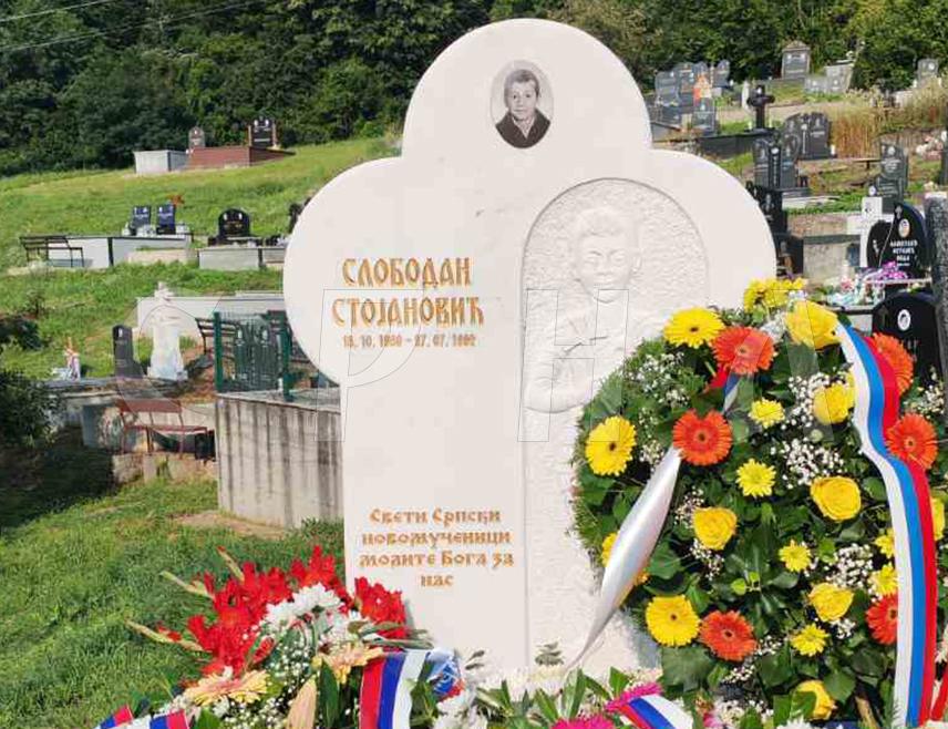 БАЊАЛУКА, 29. ЈУЛА /СРНА/ - Жена монструм Елфета Весели, осуђена због свирепог убиства српског дјечака Слободана Стојановића из Доње Каменице, по свему судећи се налази на дуготрајној бесплатној рехабилитацији, а не на издржавању казне у затвору у Тузли за најтежа кривична дјела, изјавио је предсједник Асоцијације патриота Републике Српске Слободан Жупљанин.