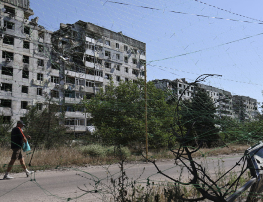 МОСКВА, 29. ЈУЛА /СРНА/ - Деветогодишњи дјечак погинуо је у нападу украјинског дрона на стамбену зграду у руском граду Керчу, саопштило је Министарство здравља Крима.