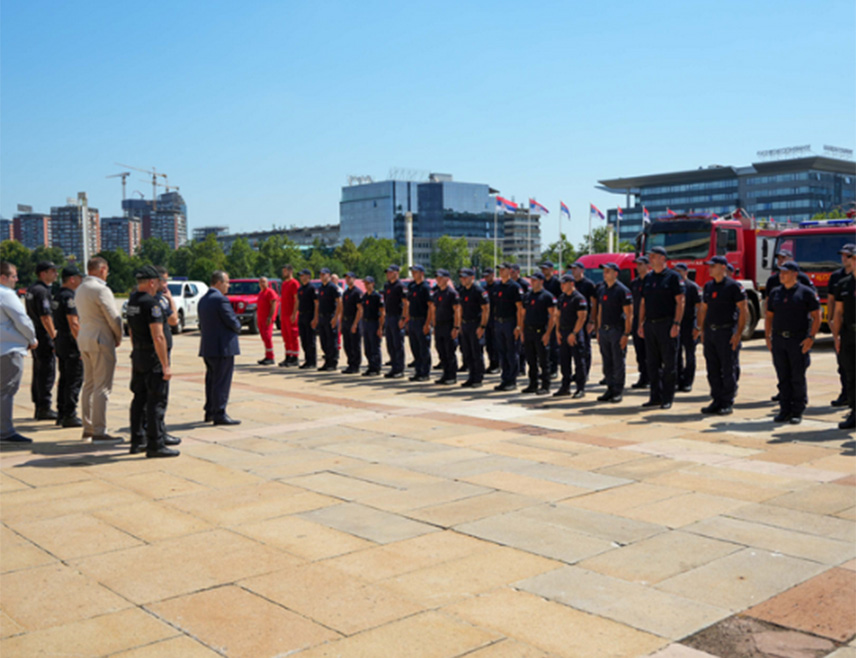 BELGRADE, JULY 31 /SRNA/ - Serbian Interior Minister Ivica Dačić saw off firefighter-rescuers heading to France today, where they went to help fight large forest fires.